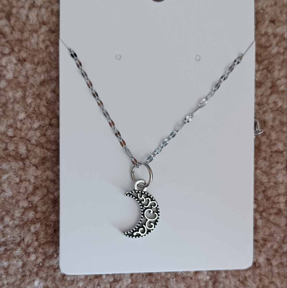 Moon pendant necklace